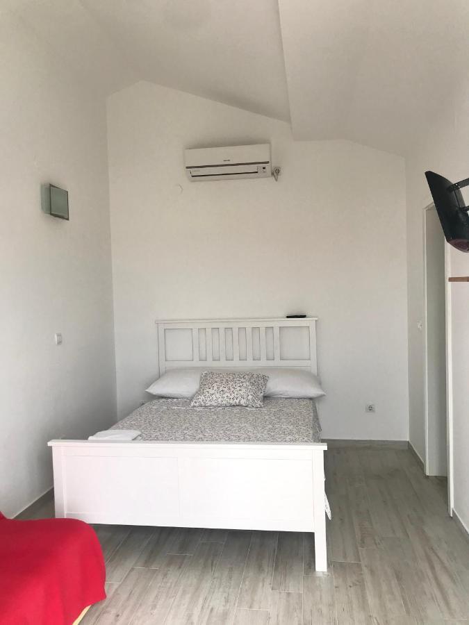 Guesthouse Davorka Bijelic Murter Eksteriør bilde