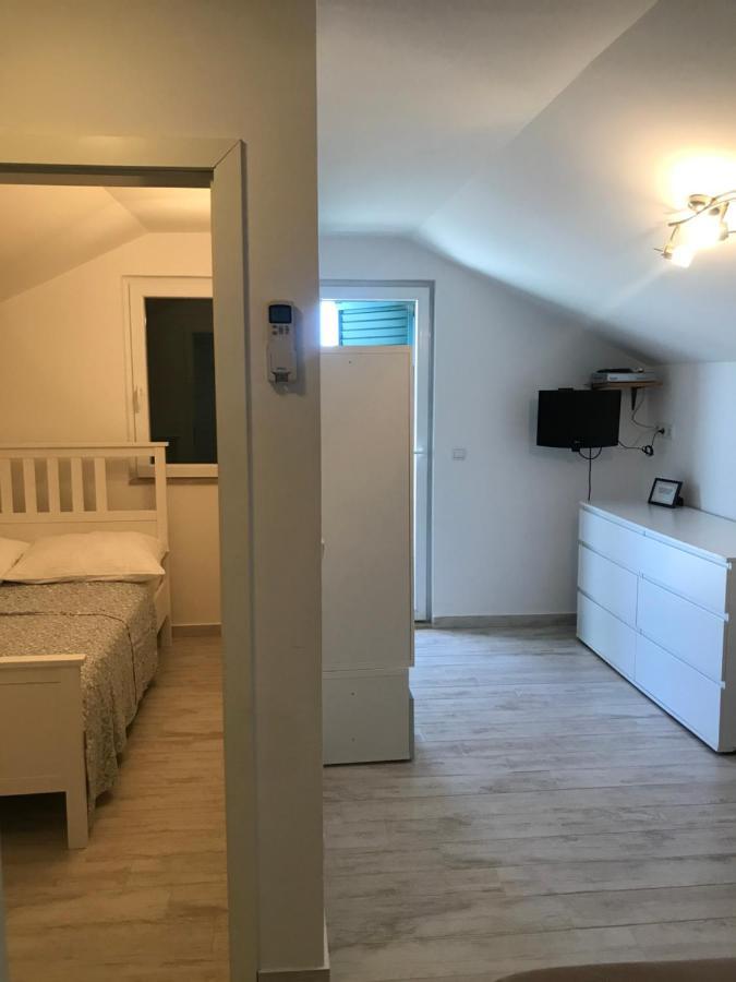 Guesthouse Davorka Bijelic Murter Eksteriør bilde