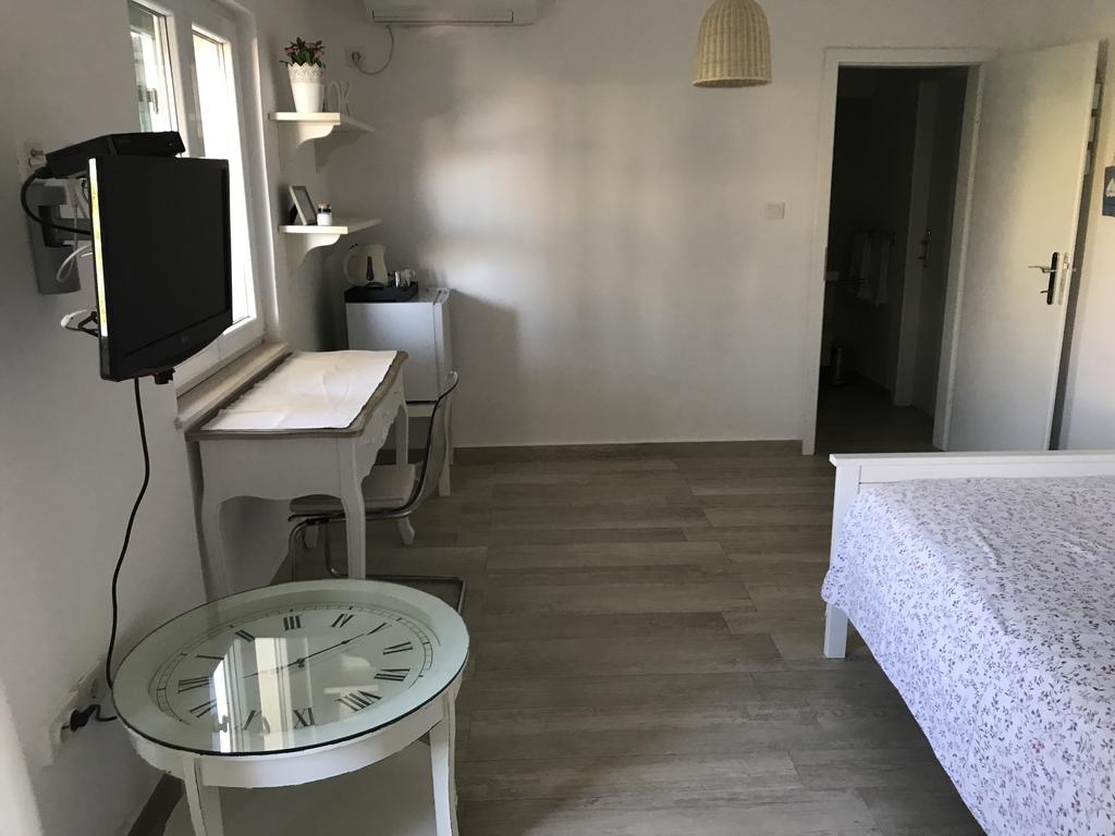 Guesthouse Davorka Bijelic Murter Eksteriør bilde